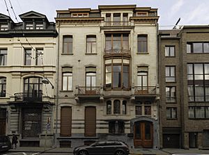 Archivo:Hôtel Winssinger by Victor Horta @ Sint-Gilles (16128510444)