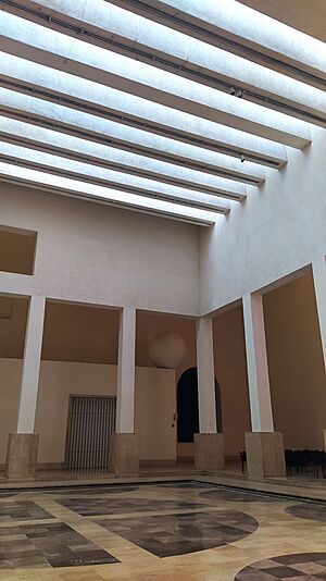 Archivo:Interior de Museo de Arte Contemporáneo, Monterrey, Nuevo León, México