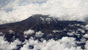 Archivo:Mount Kilimanjaro Dec 2009 edit1
