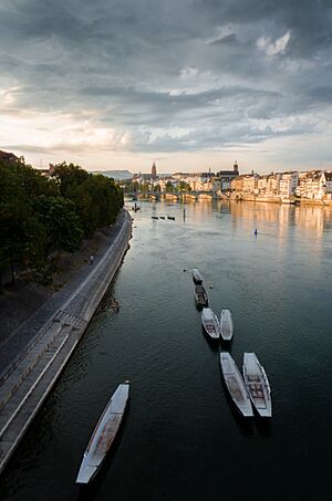 Archivo:One autumn morning in Basel v2