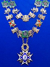 Archivo:Order of Charles III collar badge (Spain 1960-1970) - Tallinn Museum of Orders