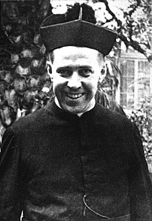 Padre Alberto Hurtado en el noviciado de Chillán, ca. 1923(2).jpg