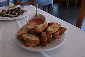 Archivo:Panes y salsa de tomate-2009