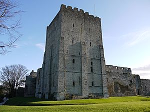 Archivo:Porchester castle keep 2011