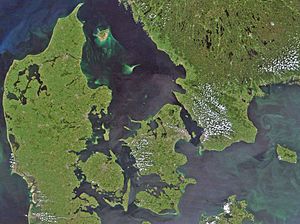 Archivo:Satellite image of Denmark in July 2001