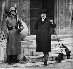 Archivo:Schleicher dismissed0001