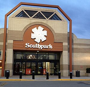 Archivo:Southpark Mall Colonial Heights, VA (8598679939)