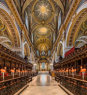 Archivo:St Paul's Cathedral Choir looking east, London, UK - Diliff