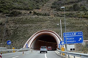 Archivo:Túnel de Nueno (Monrepós)