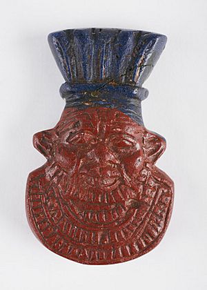 Archivo:The Childrens Museum of Indianapolis - Dwarf-God Bes amulet