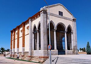 Archivo:Villanueva de la Serena - Capilla de Santa Isabel (Centro Social Joaquina Ruiz. Maestra) 02