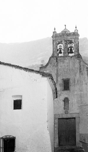 Archivo:Vista de la iglesia de Tormos (Alicante)