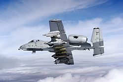 Archivo:An A-10 from the 81st Fighter Squadron flies over central Germany