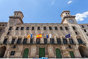 Archivo:Ayuntamiento de Alicante, España, 2014-07-04, DD 34