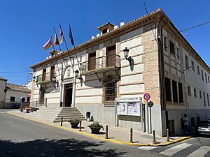 Archivo:Ayuntamiento de Olias del Rey