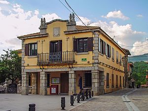 Archivo:Ayuntamiento de Puebla de la Sierra edited