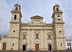 Archivo:Basilica Chiquinquira 01