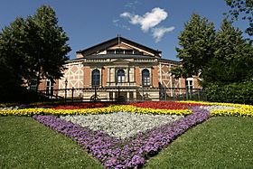 Bayreuth Festspielhaus 2006-07-16.jpg