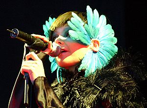 Archivo:Björk - Hurricane Festival