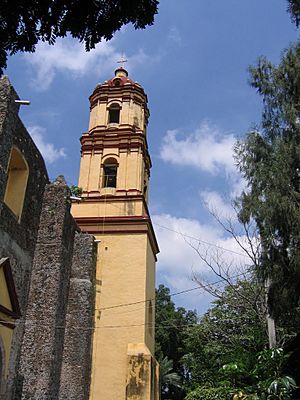 Archivo:Campanario de la Iglesia de Jiutepec.