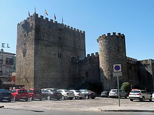 Castillo de Arenas de San Pedro, vista frontal.jpg