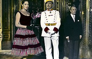 Archivo:Columba Domínguez and Vittorio De Sica in Pan, amor y... Andalucía (1958)