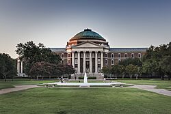 Dallas Hall on the campus of Southern Methodist University, Dallas, Texas LCCN2015630915.jpg