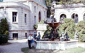 Elms Garden, Fountain