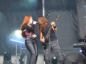 Archivo:Epica Hellfest 2007 23