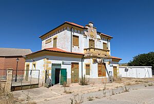 Archivo:Estación de Crespos 02