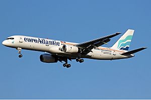 Archivo:EuroAtlantic Airways Boeing 757 Jager