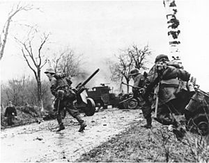 Archivo:GERMAN TROOPS ADVANCING PAST ABANDONED AMERICAN EQUIPMENT