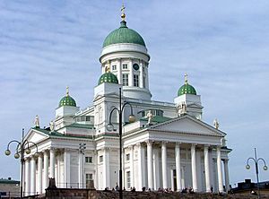 Archivo:Helsinki Cathedral in July 2004