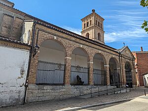 Archivo:Iglesia de Santa María, Villada 01