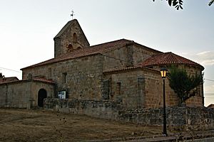 Archivo:Iglesia románica de San Martín de Valdelomar