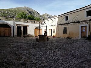Archivo:Interior Finca Galatzó Mallorca