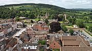 Archivo:Ludlow Castle as seen from the tower of St.Laurence's Church