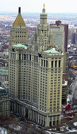 Archivo:Manhattan Municipal Building by David Shankbone edited-1 crop