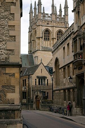 Archivo:Merton College chapel tower