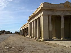 NILAND, CALIFORNIA, OLD COMMERCIAL BUILDING DOWNTOWN - panoramio.jpg