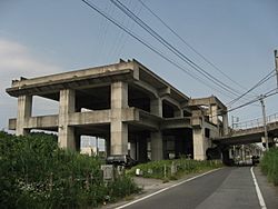 Archivo:Naritashinkansen.Tuchiya.Narita.Japan