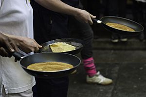 Archivo:Pancake race London on your marks