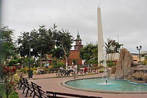 Archivo:Parque Central de Santa Elena