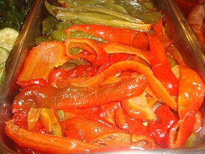 Archivo:Pimientos rojos y verdes fritos