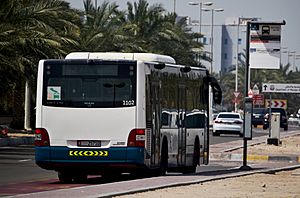 Archivo:Public bus in Abu Dhabi