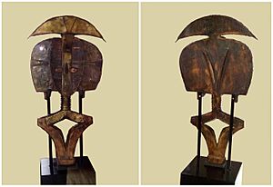Archivo:Reliquary Guardian Figure, Gabon, 19th century. Kota people.Musée Bernard d'Agesci. Niort. France