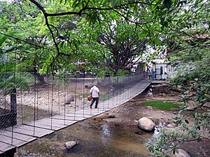 Archivo:Rio Cuale (16267677544)
