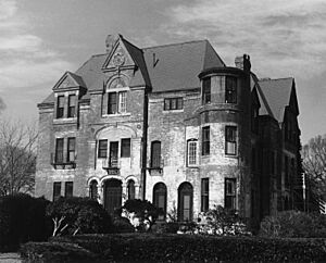 Archivo:Roseland Manor (1978) - Exterior view from South