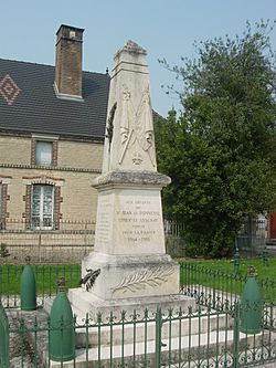 Saint-Jean-de-Bonneval monument aux morts (1).jpg