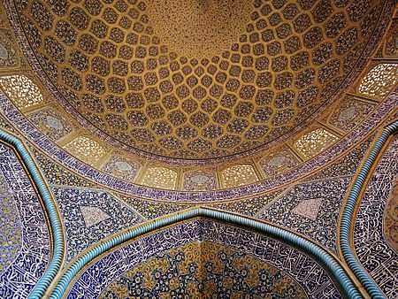 Archivo:Sheikh-Lotf-Allah mosque wall and ceiling 2